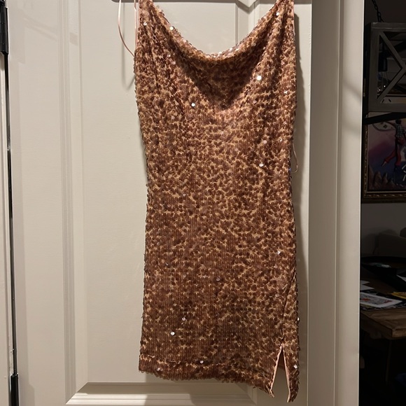 Gold, sequin cocktail dress. - Picture 2 of 5